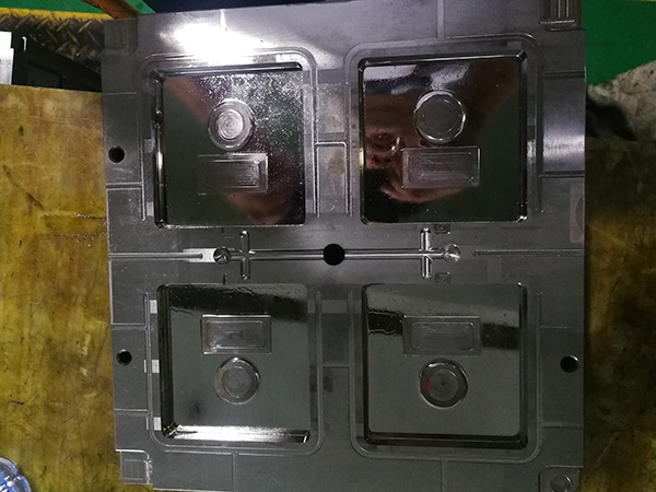 電(diàn)器(qì)模具零部件(jiàn)1